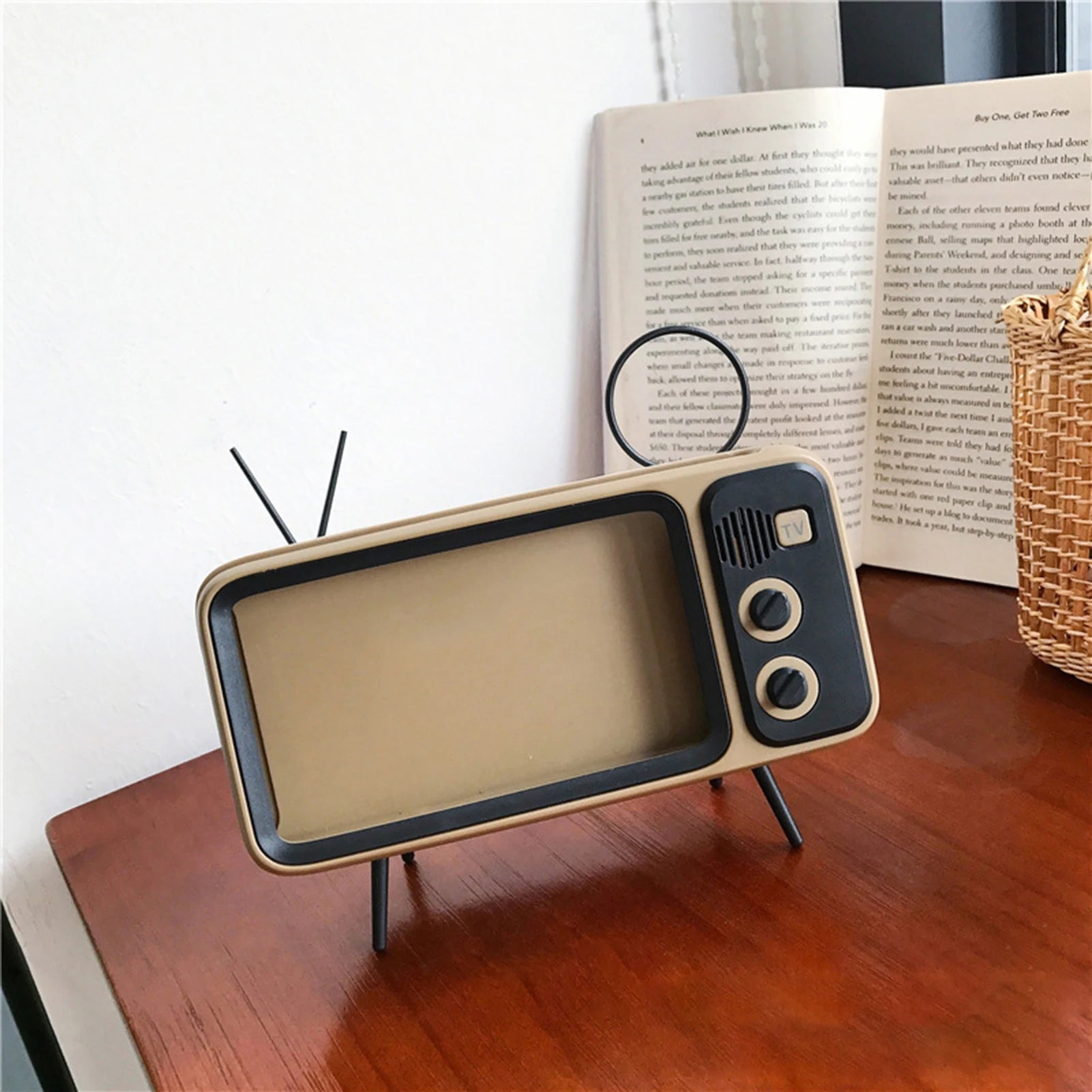 Convenient Mobile Phone Holder Universal Phone Stand Fall Resistant Firm Holder Retro TV Mobile Phone Holder Stand